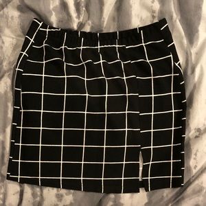 NWOT B&W Grid Skirt